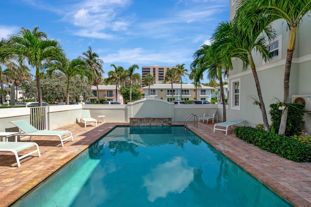 For Sale: $3,100,000 (3 beds, 3 baths, 2825 Square Feet)