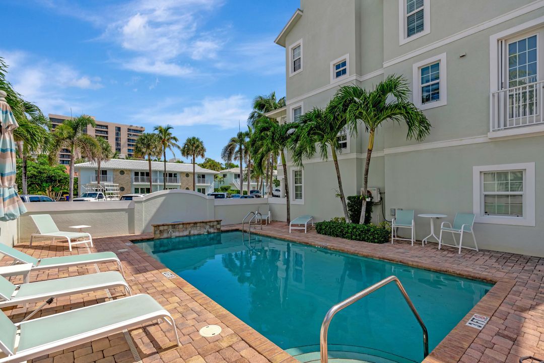 For Sale: $3,100,000 (3 beds, 3 baths, 2825 Square Feet)