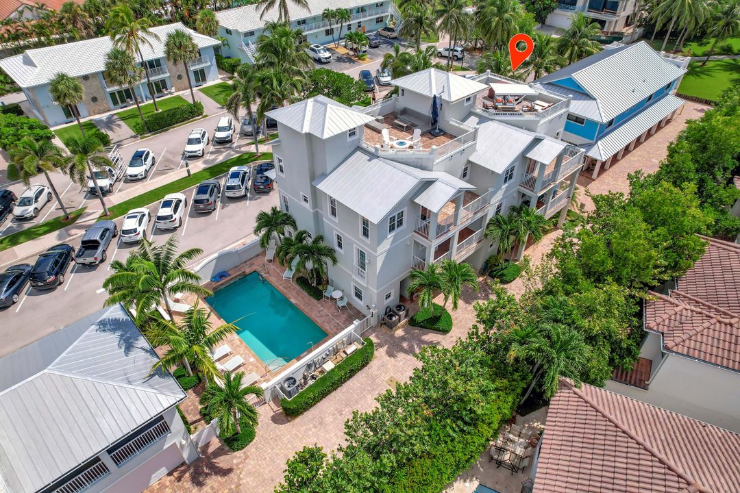 For Sale: $3,100,000 (3 beds, 3 baths, 2825 Square Feet)