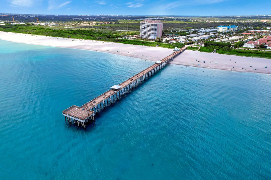 For Sale: $3,100,000 (3 beds, 3 baths, 2825 Square Feet)