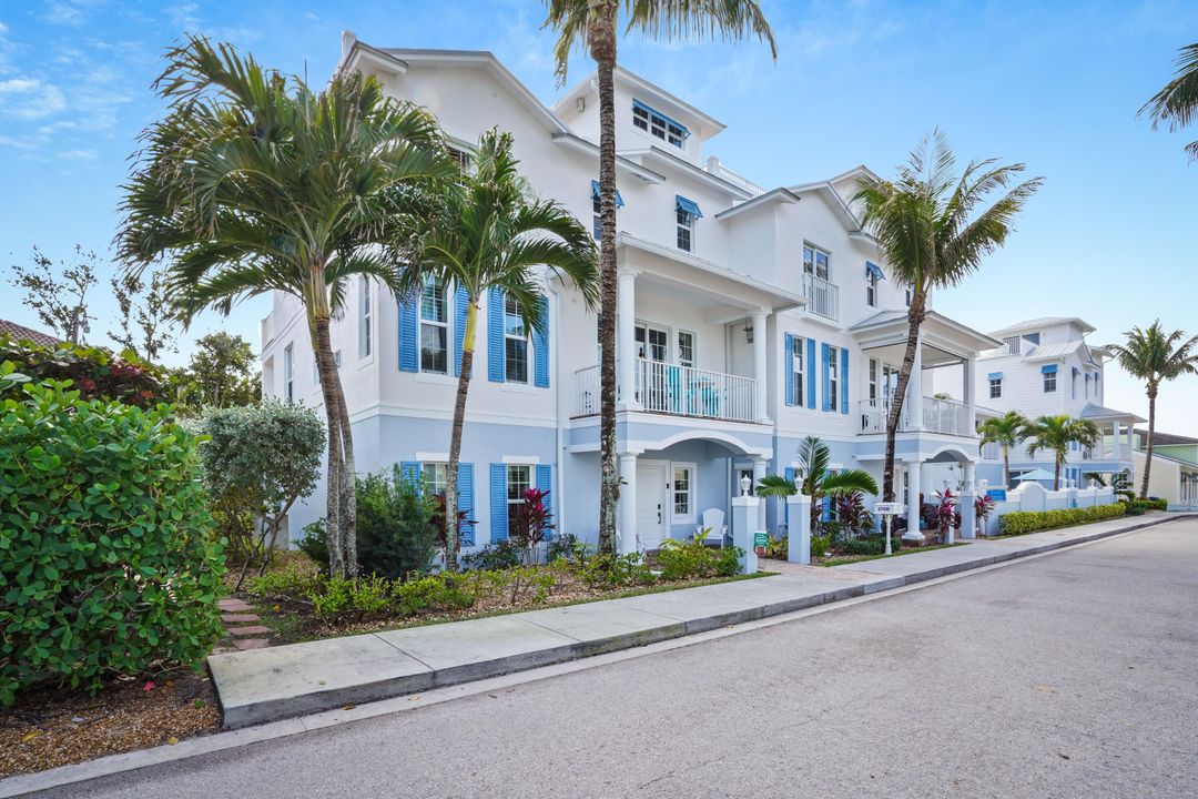 For Sale: $3,100,000 (3 beds, 3 baths, 2825 Square Feet)