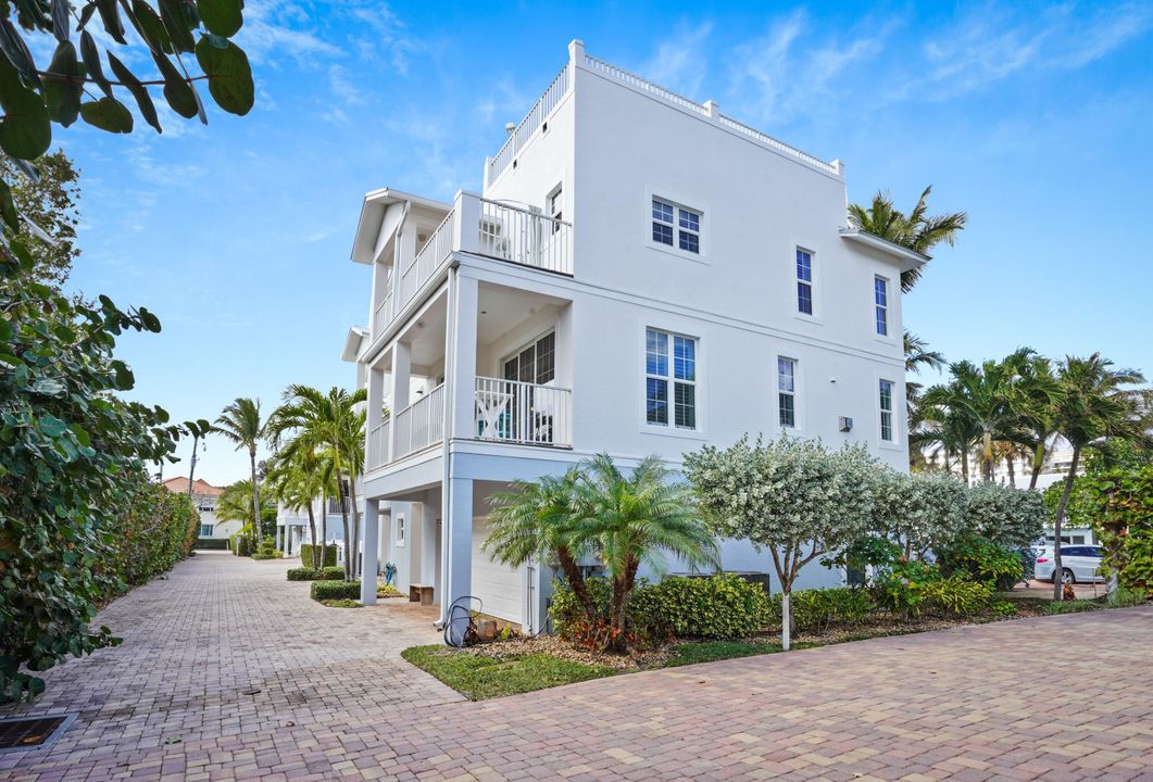 For Sale: $3,100,000 (3 beds, 3 baths, 2825 Square Feet)