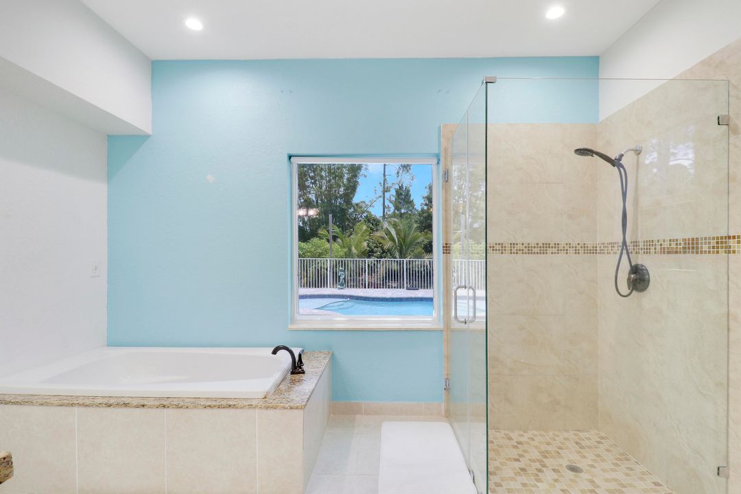 合同活跃: $670,000 (4 贝兹, 2 浴室, 1977 平方英尺)