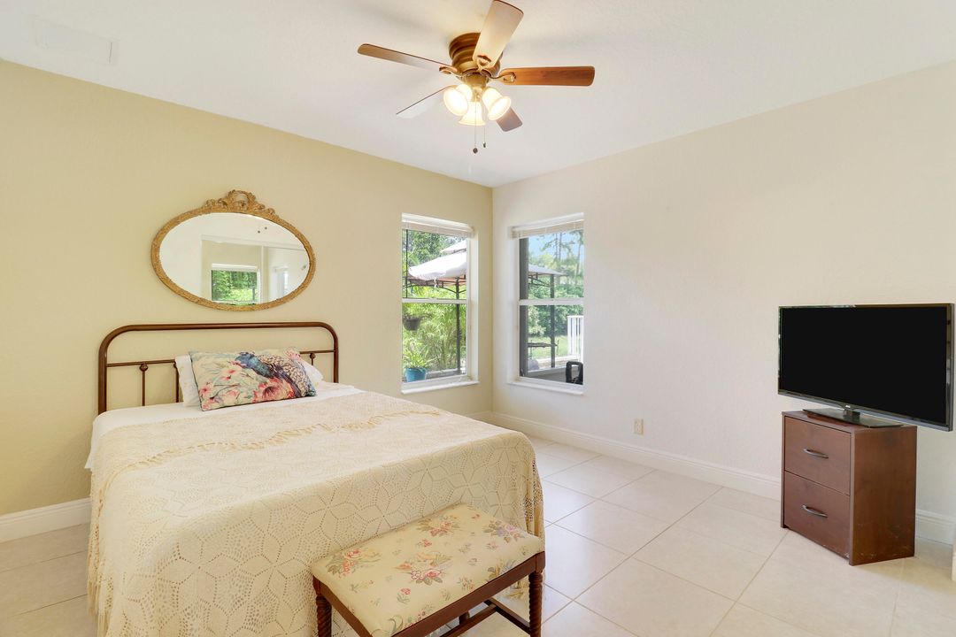 合同活跃: $670,000 (4 贝兹, 2 浴室, 1977 平方英尺)