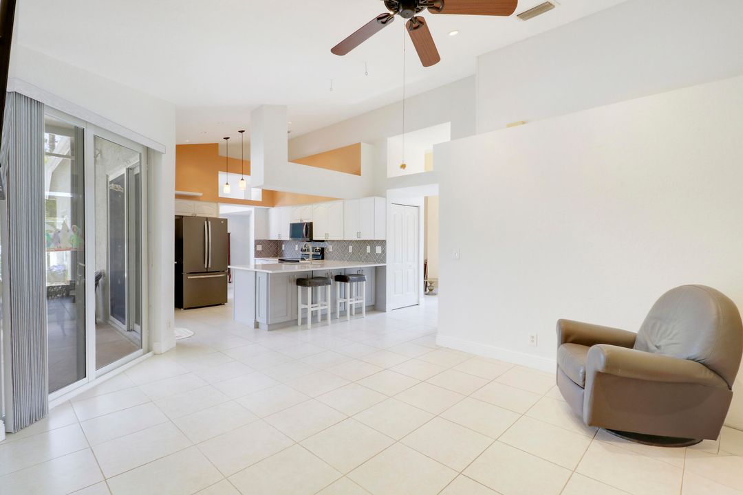 合同活跃: $670,000 (4 贝兹, 2 浴室, 1977 平方英尺)