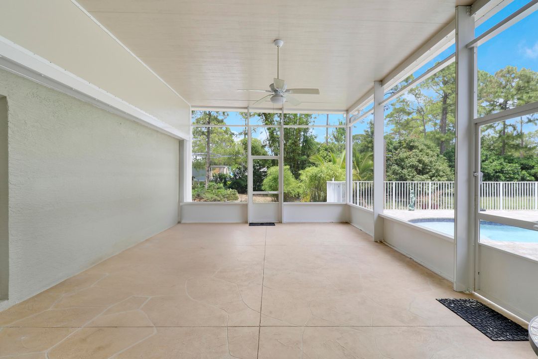 合同活跃: $670,000 (4 贝兹, 2 浴室, 1977 平方英尺)