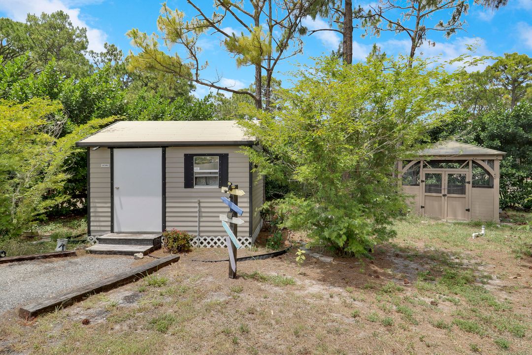 合同活跃: $670,000 (4 贝兹, 2 浴室, 1977 平方英尺)