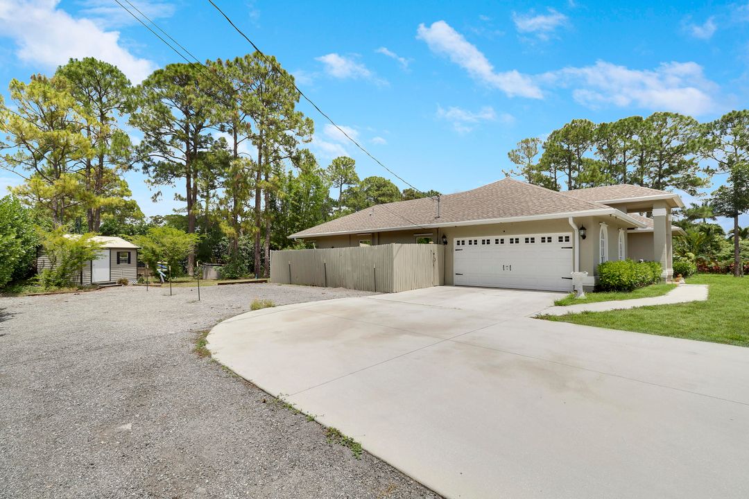 合同活跃: $670,000 (4 贝兹, 2 浴室, 1977 平方英尺)