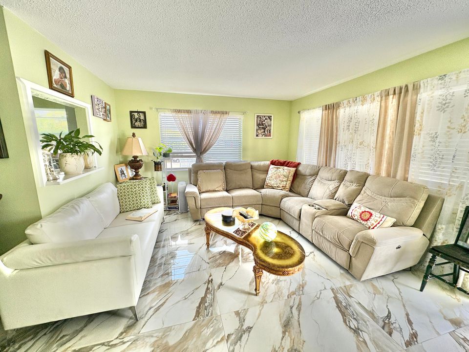 Recently Rented: $1,500 (1 beds, 1 baths, 684 Square Feet)