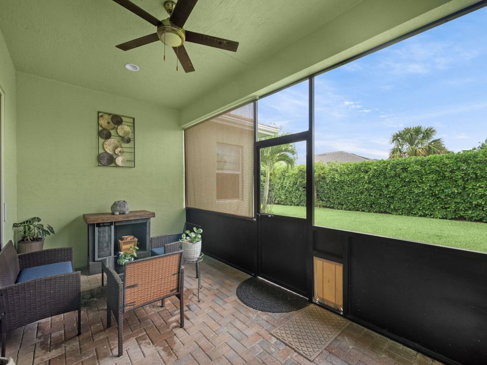 Activo con contrato: $5,000 (3 camas, 3 baños, 2436 Pies cuadrados)