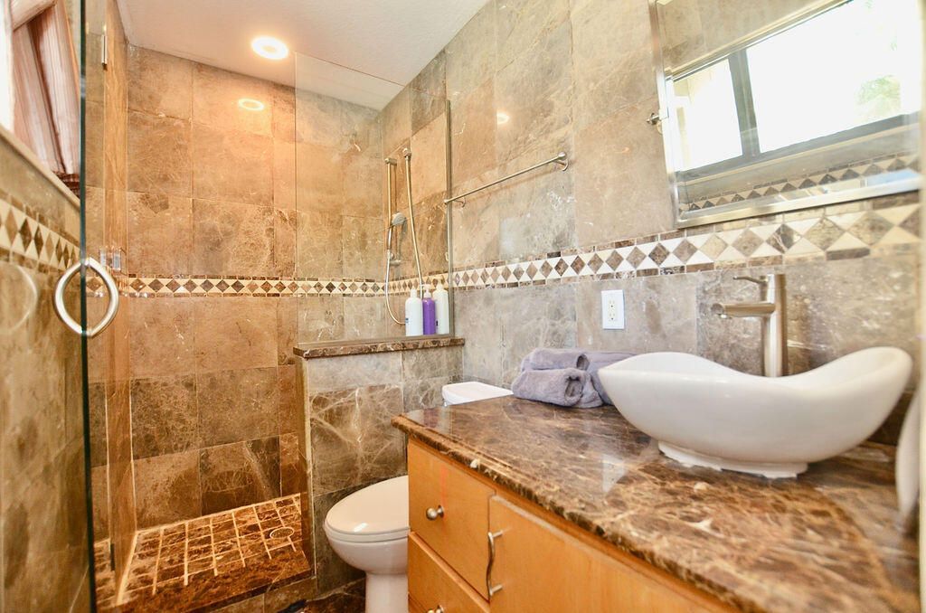 На продажу: $1,250,000 (5 спален, 3 ванн, 3505 Квадратных фут)