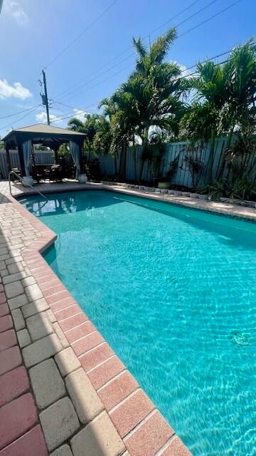 For Sale: $815,000 (3 beds, 2 baths, 1734 Square Feet)