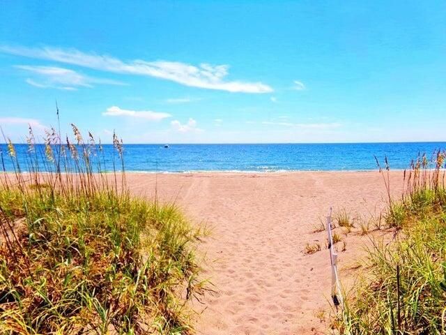 Active With Contract: $207,000 (1 beds, 1 baths, 689 Square Feet)