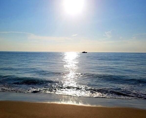 Active With Contract: $207,000 (1 beds, 1 baths, 689 Square Feet)