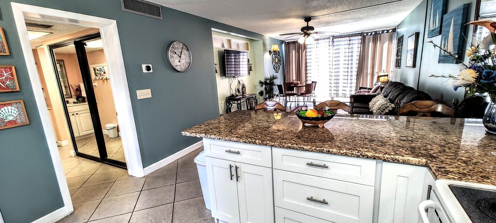 Active With Contract: $207,000 (1 beds, 1 baths, 689 Square Feet)