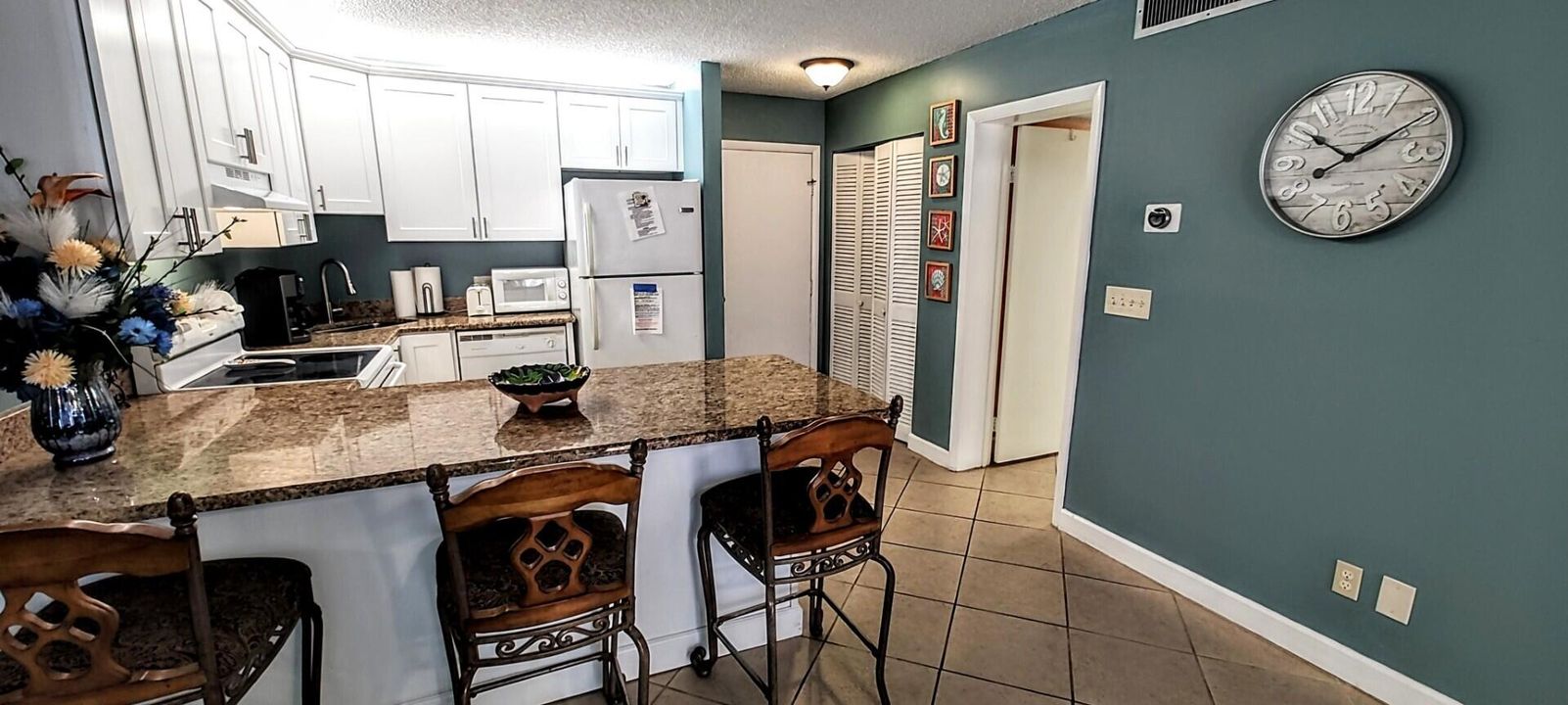 Active With Contract: $207,000 (1 beds, 1 baths, 689 Square Feet)