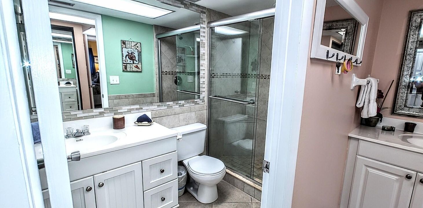 Active With Contract: $207,000 (1 beds, 1 baths, 689 Square Feet)