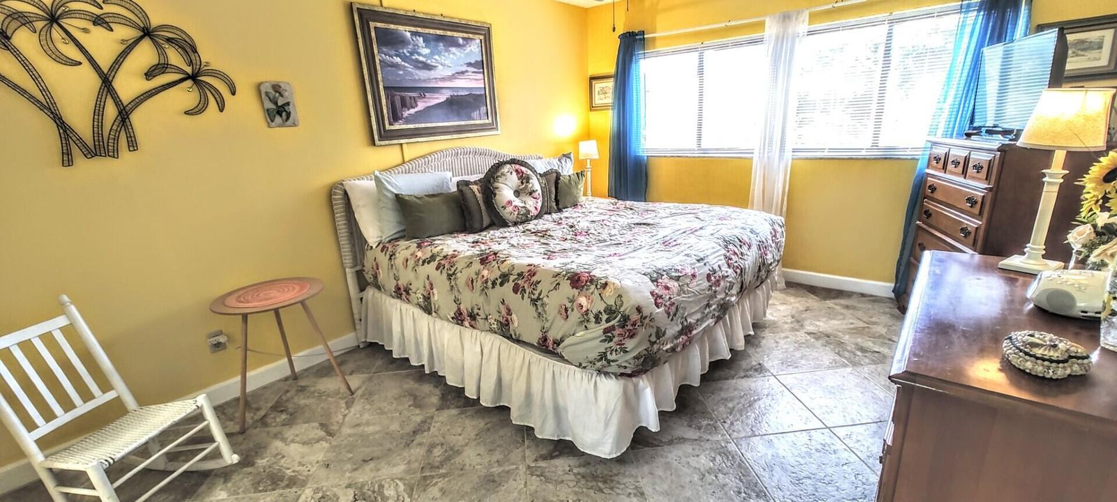 Active With Contract: $207,000 (1 beds, 1 baths, 689 Square Feet)