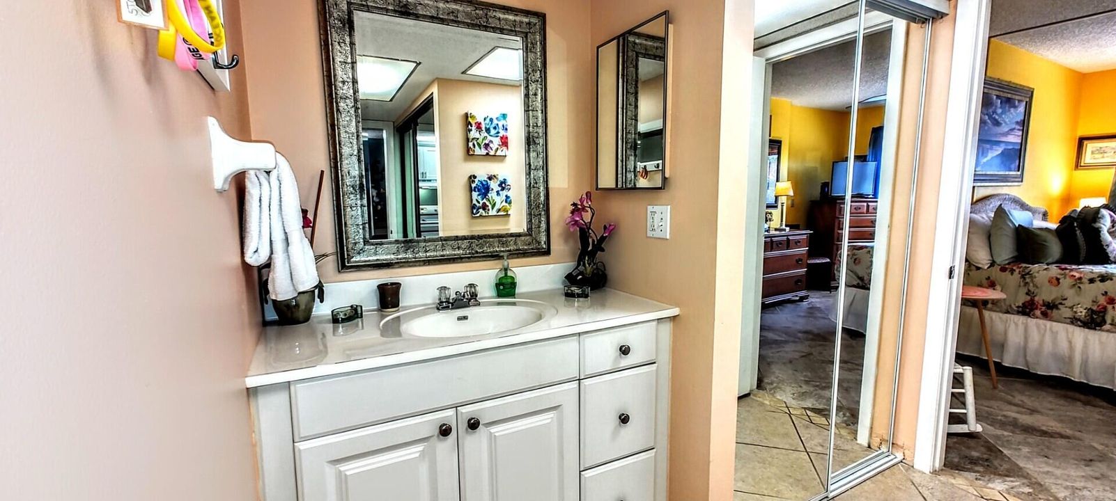 Active With Contract: $207,000 (1 beds, 1 baths, 689 Square Feet)