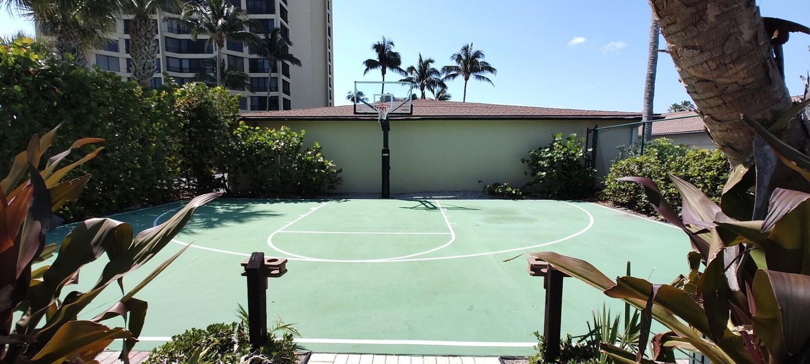 Active With Contract: $207,000 (1 beds, 1 baths, 689 Square Feet)