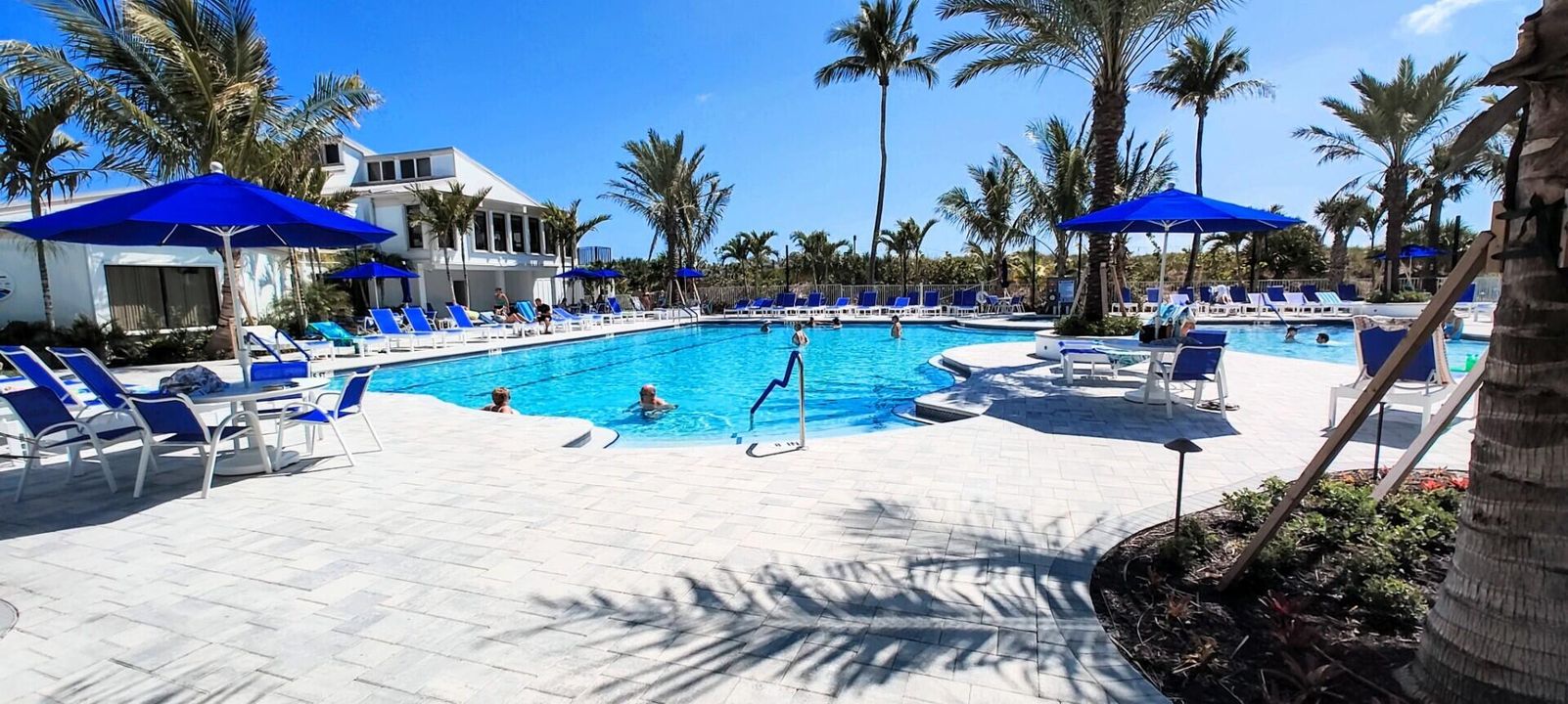 Active With Contract: $207,000 (1 beds, 1 baths, 689 Square Feet)