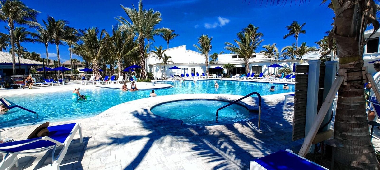 Active With Contract: $207,000 (1 beds, 1 baths, 689 Square Feet)