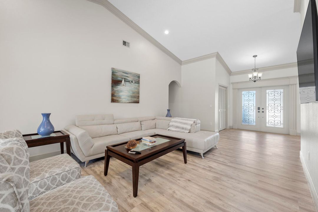 Active With Contract: $10,000 (4 beds, 2 baths, 2815 Square Feet)