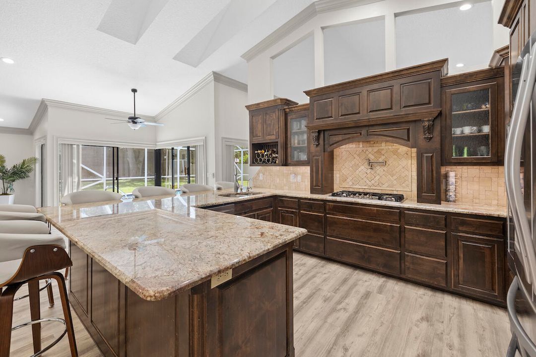 Active With Contract: $10,000 (4 beds, 2 baths, 2815 Square Feet)