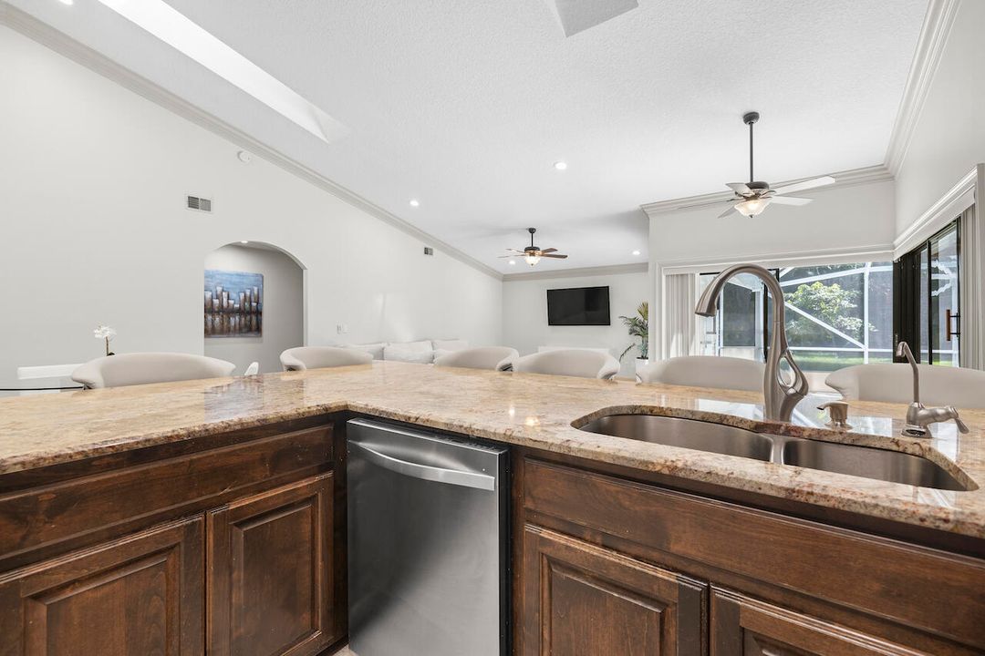 Active With Contract: $10,000 (4 beds, 2 baths, 2815 Square Feet)