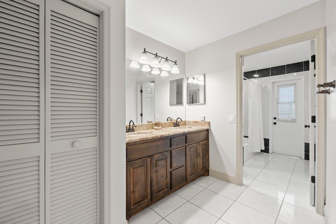 Active With Contract: $10,000 (4 beds, 2 baths, 2815 Square Feet)