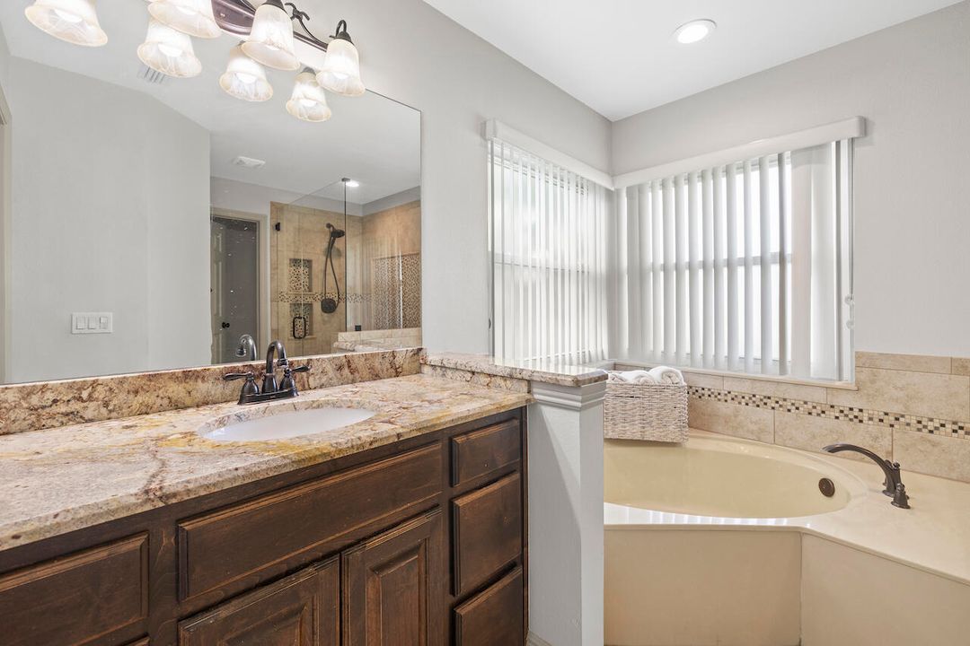 Active With Contract: $10,000 (4 beds, 2 baths, 2815 Square Feet)