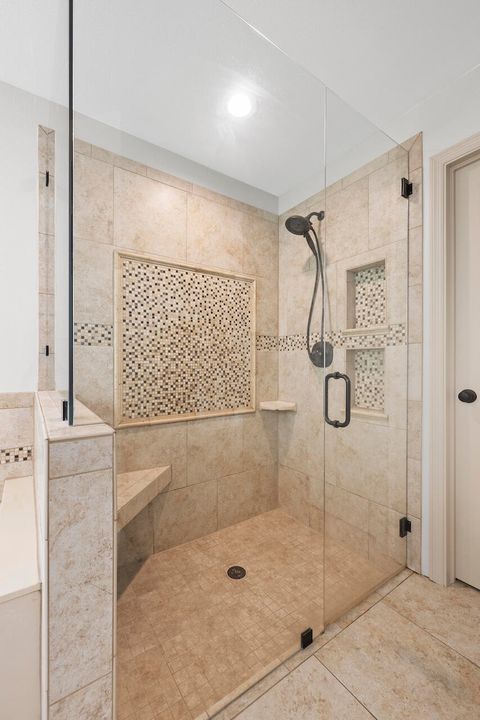 Active With Contract: $10,000 (4 beds, 2 baths, 2815 Square Feet)