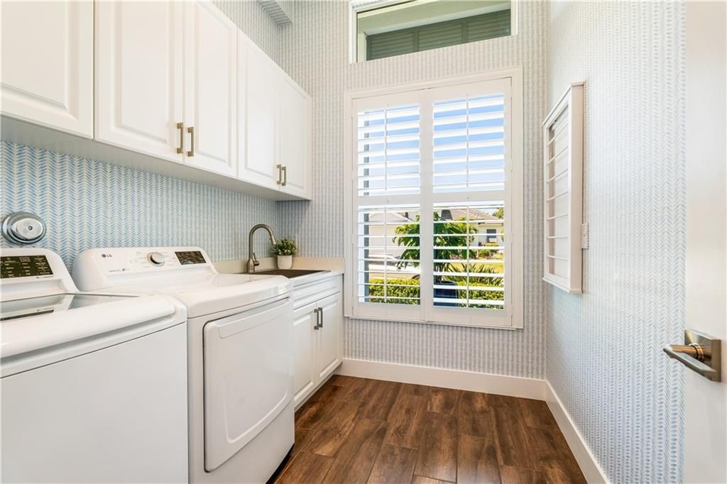 Active With Contract: $1,350,000 (3 beds, 3 baths, 2578 Square Feet)