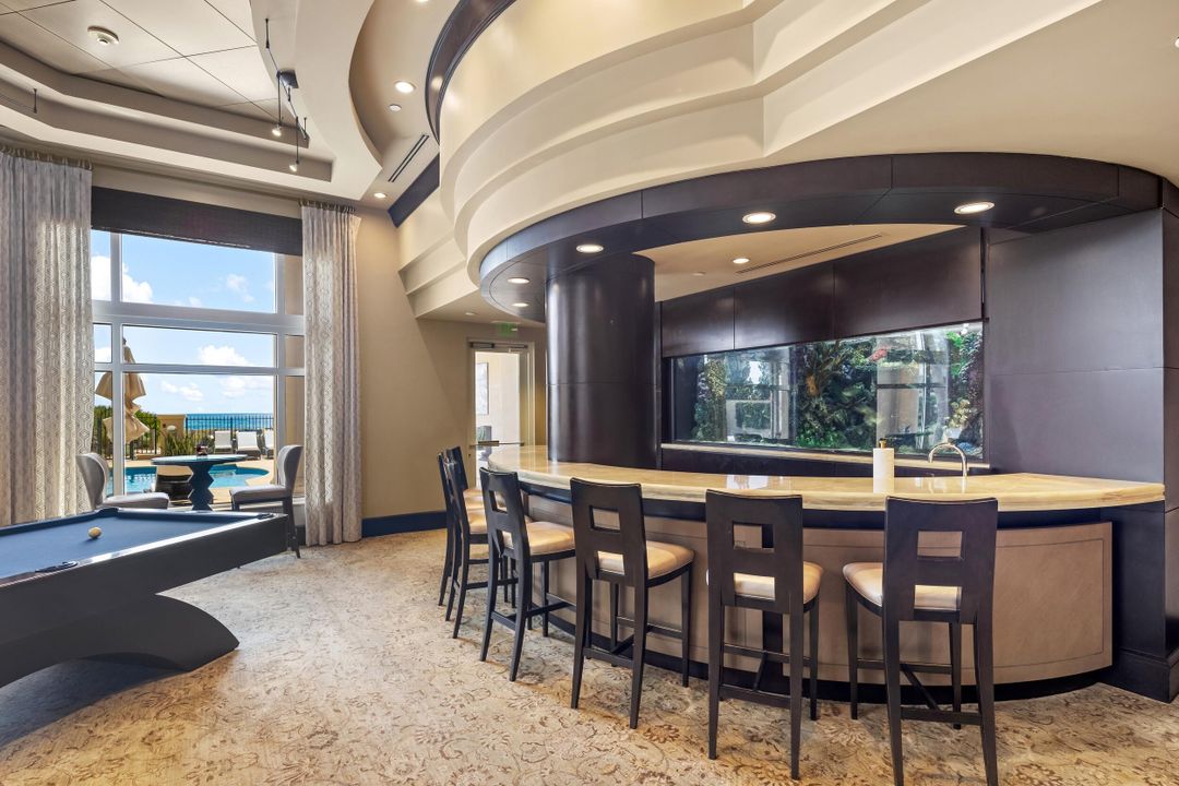 Под контрактом: $7,695,000 (4 спален, 4 ванн, 4482 Квадратных фут)