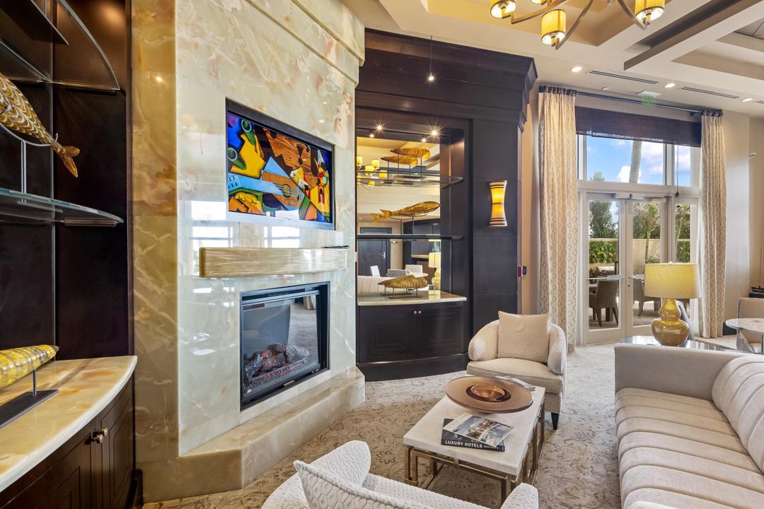 Под контрактом: $7,695,000 (4 спален, 4 ванн, 4482 Квадратных фут)