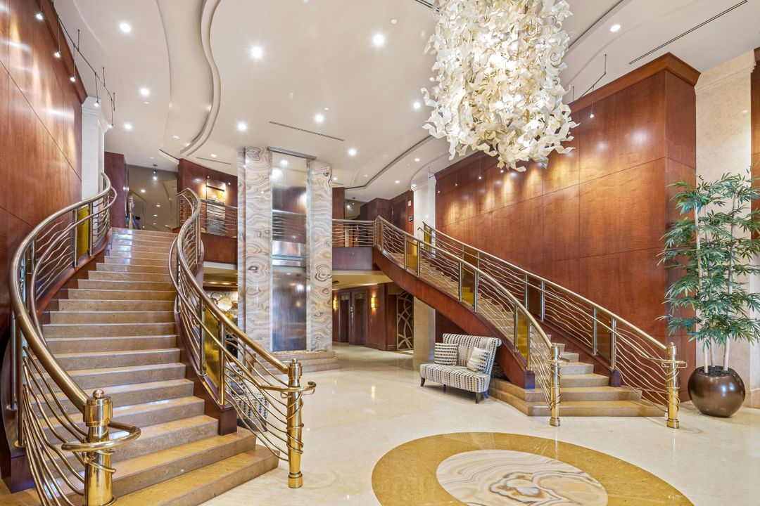 Под контрактом: $7,695,000 (4 спален, 4 ванн, 4482 Квадратных фут)