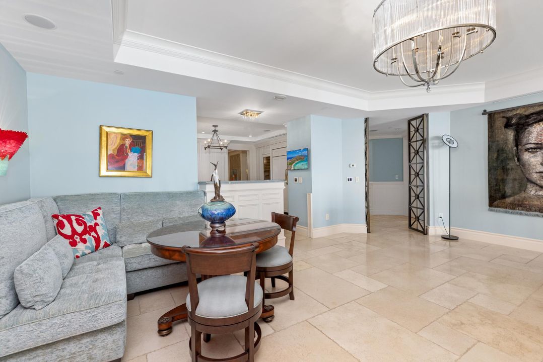 Под контрактом: $7,695,000 (4 спален, 4 ванн, 4482 Квадратных фут)