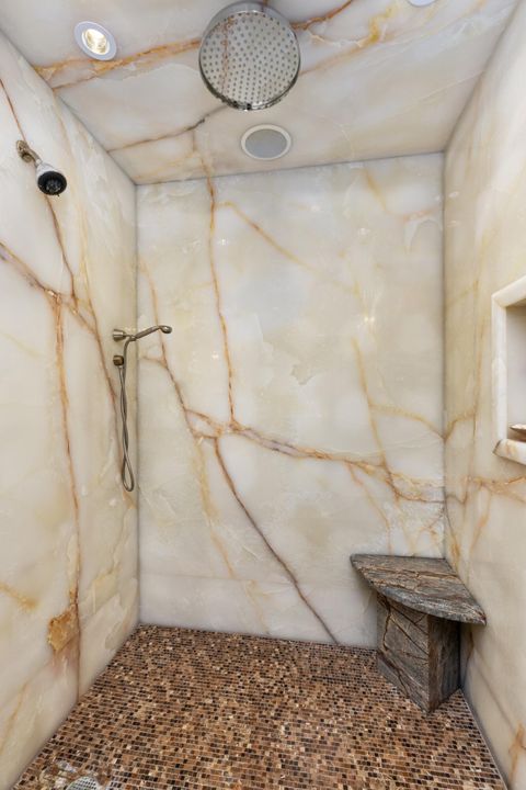 Под контрактом: $7,695,000 (4 спален, 4 ванн, 4482 Квадратных фут)