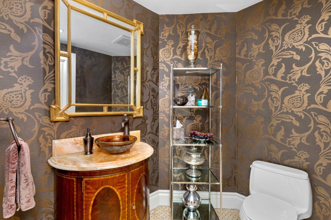 Под контрактом: $7,695,000 (4 спален, 4 ванн, 4482 Квадратных фут)