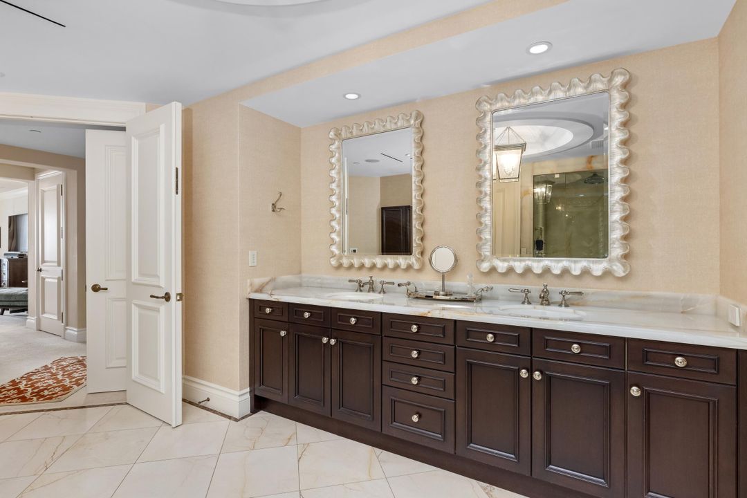 Под контрактом: $7,695,000 (4 спален, 4 ванн, 4482 Квадратных фут)