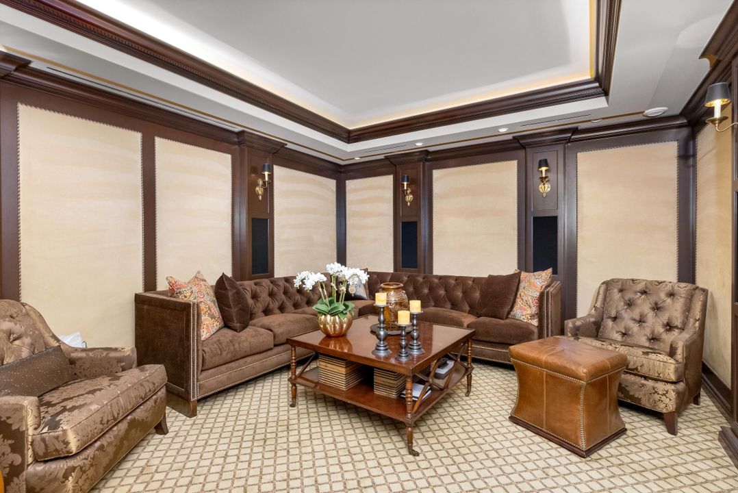 Под контрактом: $7,695,000 (4 спален, 4 ванн, 4482 Квадратных фут)