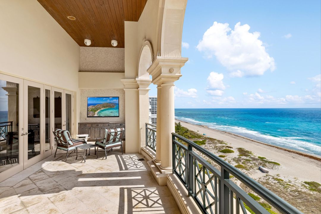 Под контрактом: $7,695,000 (4 спален, 4 ванн, 4482 Квадратных фут)