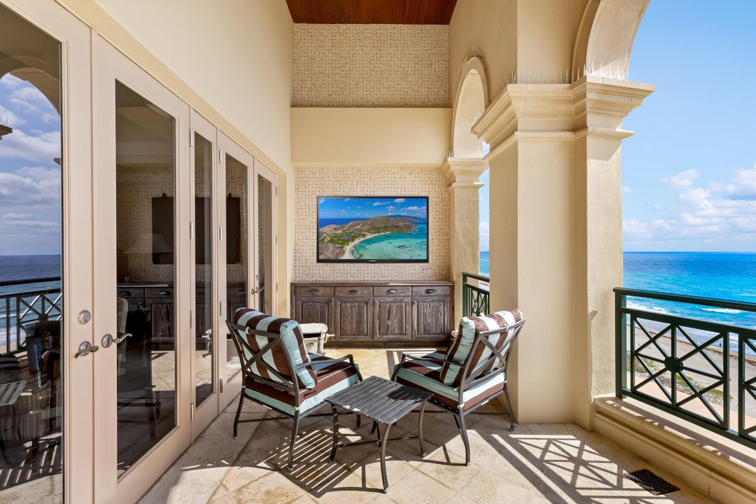 Под контрактом: $7,695,000 (4 спален, 4 ванн, 4482 Квадратных фут)