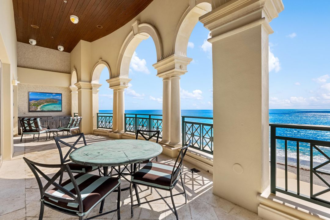 Под контрактом: $7,695,000 (4 спален, 4 ванн, 4482 Квадратных фут)