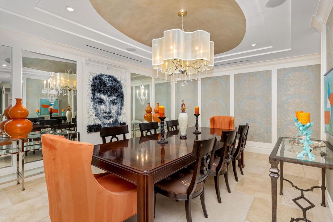 Под контрактом: $7,695,000 (4 спален, 4 ванн, 4482 Квадратных фут)