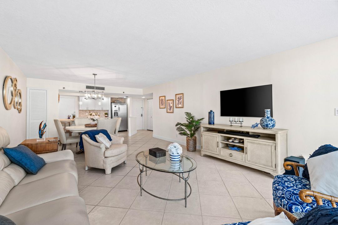 Под контрактом: $695,000 (2 спален, 2 ванн, 1372 Квадратных фут)