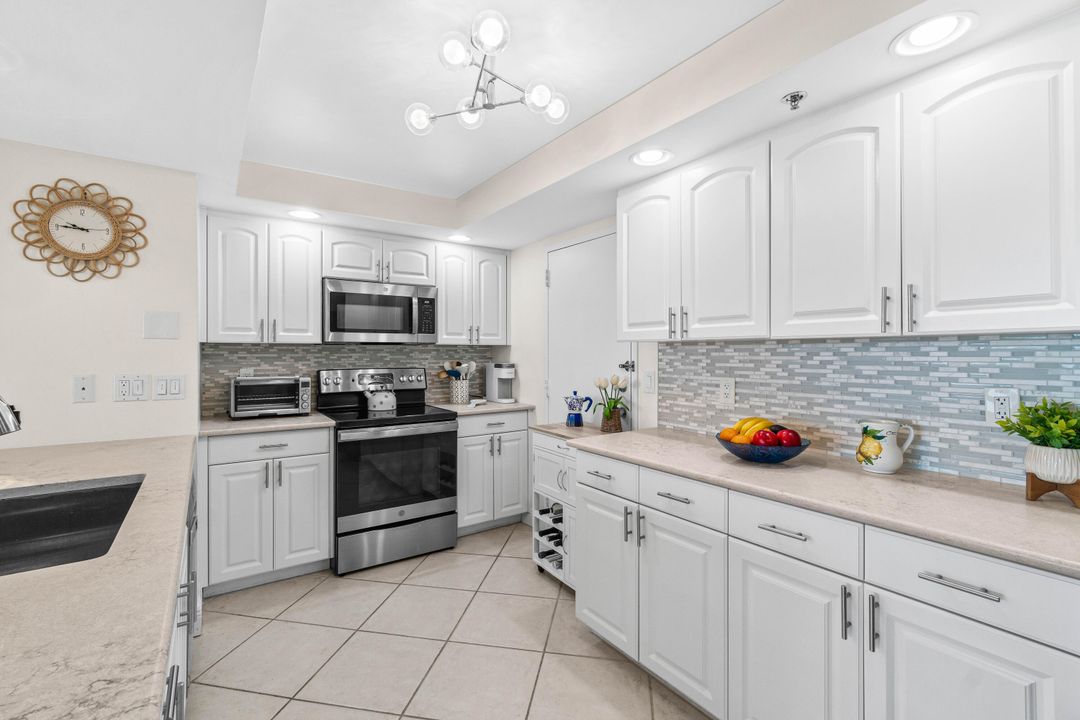 Под контрактом: $695,000 (2 спален, 2 ванн, 1372 Квадратных фут)