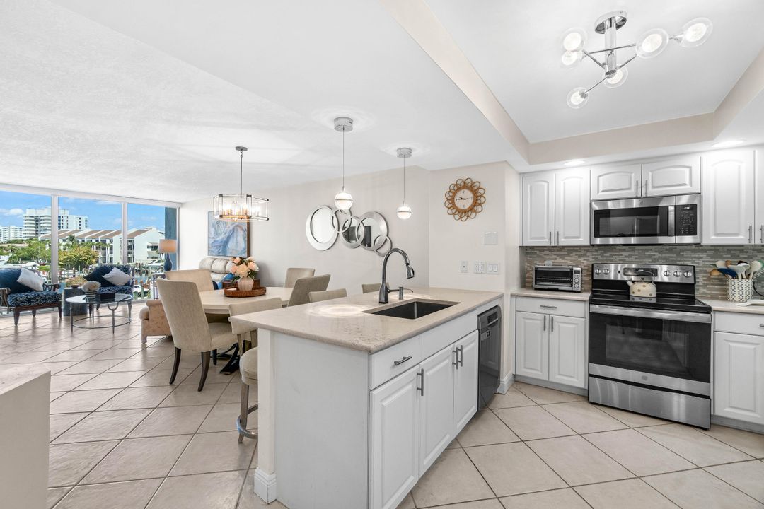 Под контрактом: $695,000 (2 спален, 2 ванн, 1372 Квадратных фут)