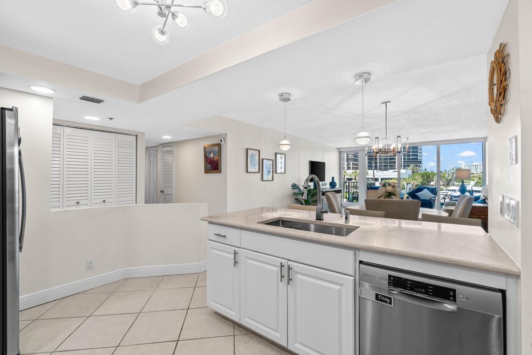 Под контрактом: $695,000 (2 спален, 2 ванн, 1372 Квадратных фут)