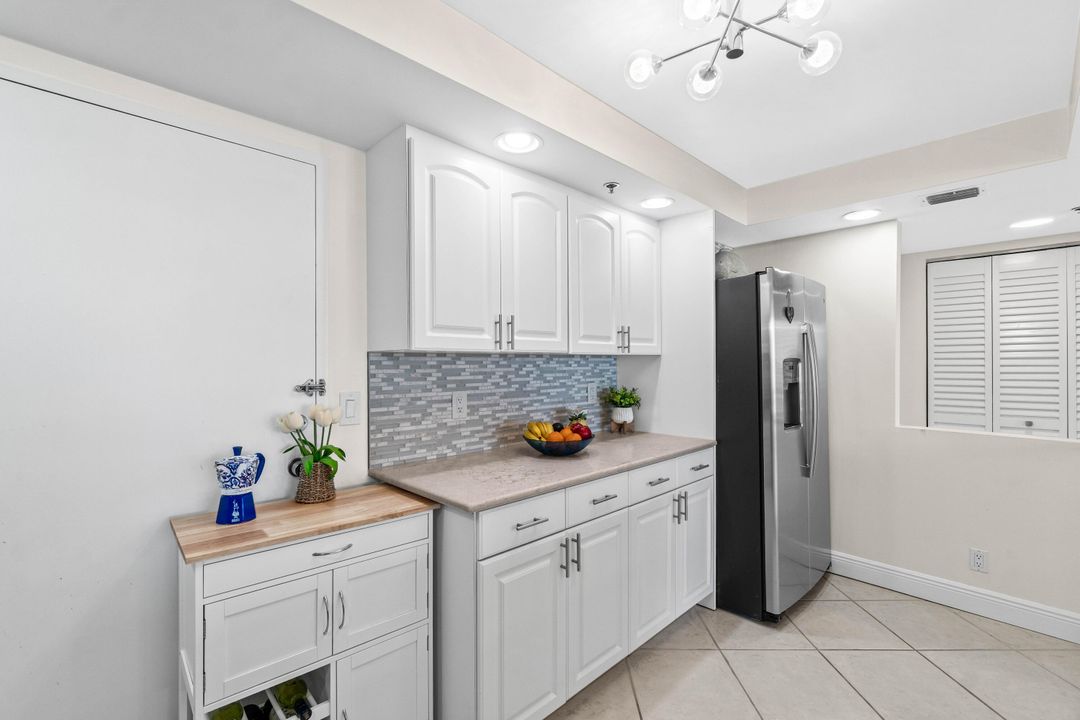 Под контрактом: $695,000 (2 спален, 2 ванн, 1372 Квадратных фут)